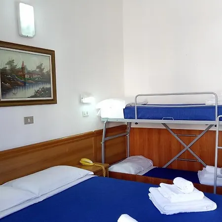 Venezia Hotell 3*